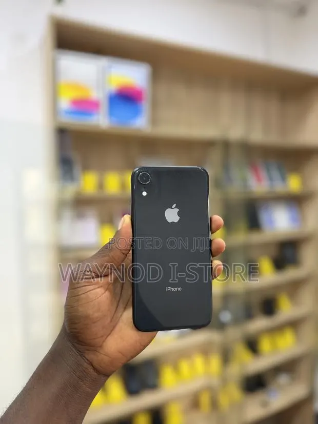 Apple iPhone XR 64 GB Black · Photo 1