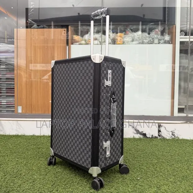 Executive Meduim Luxury Suitcase · Photo 1