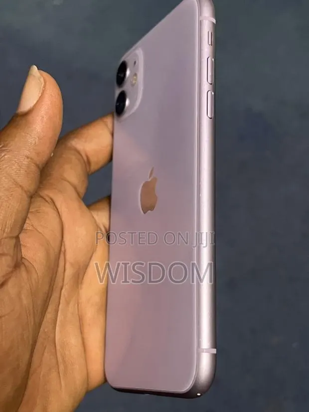 Apple iPhone 11 64 GB Purple · Photo 1