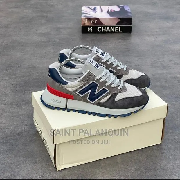 New Balance Sneaker · Photo 1