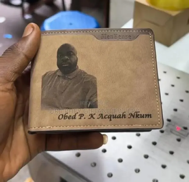 Customize Wallet · Photo 1