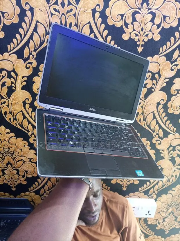 Laptop Dell Latitude E6420 4GB Intel Core I5 HDD 256GB · Photo 1
