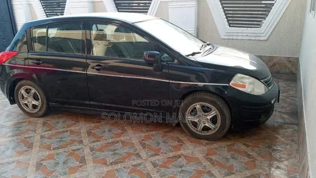 Nissan Versa 2011 Black · Photo 1