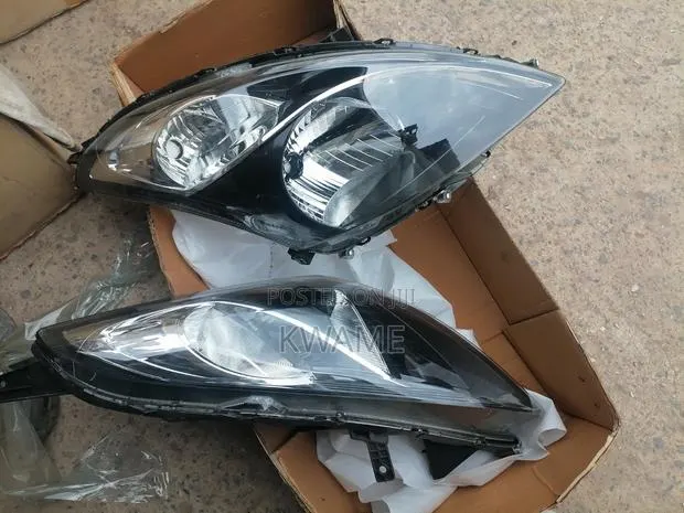 Suzuki Swift 2012 Headlight Pair · Photo 1