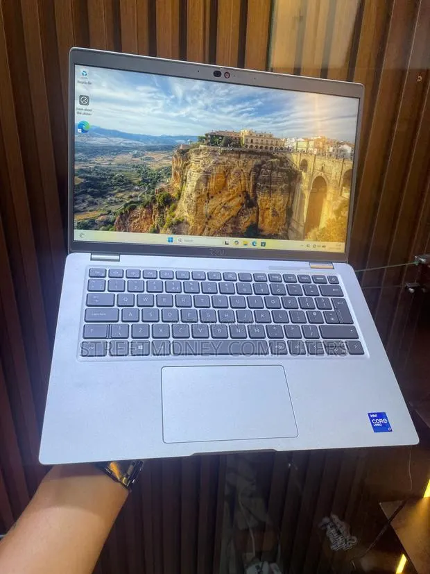 Laptop Dell Latitude 5420 16GB Intel Core i7 SSD 256GB · Photo 1