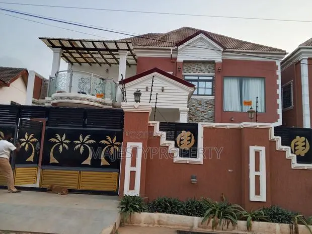 5bdrm Townhouse / Terrace in Community 18, Spintex for rent · Photo 1