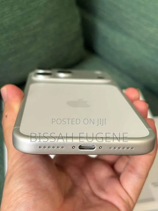 Apple iPhone 17 Pro Max 512 GB White · Photo 1