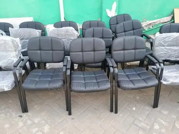Leather Visitor's Chair 4 Legs · Photo 1