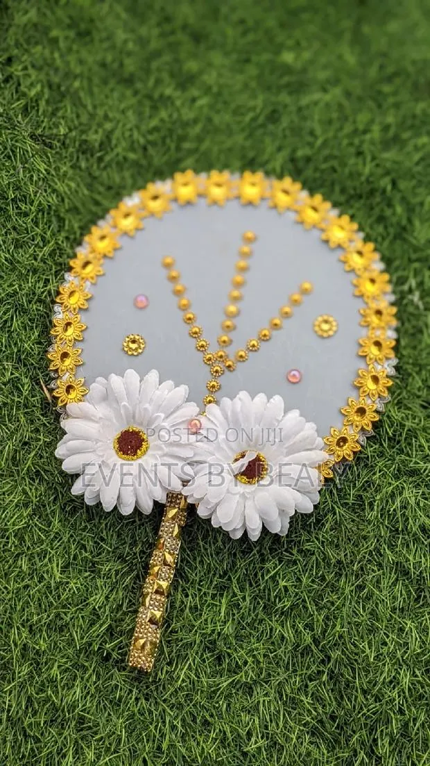 Bridal Fan · Photo 1