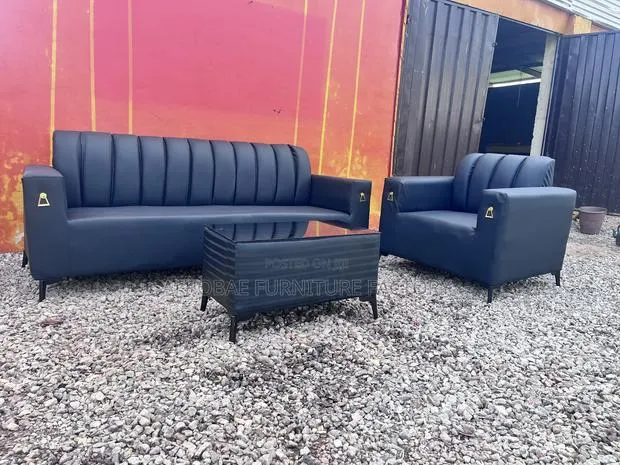 Quality and Spacious Sofa Chairs · Photo 1
