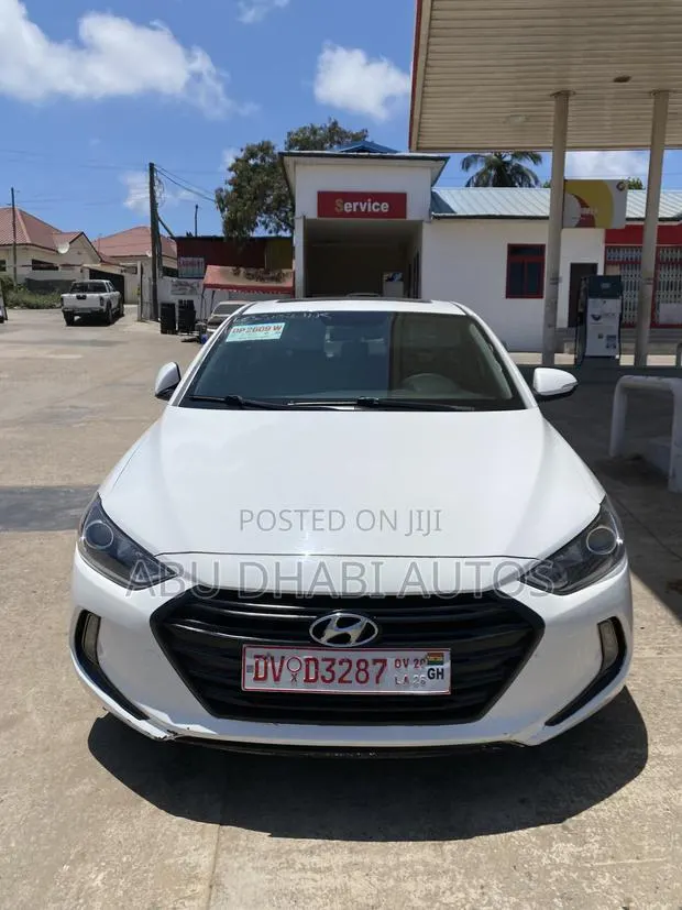 Hyundai Elantra SE 2018 White · Photo 1