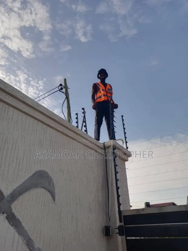Professional Electrician / Technician · Photo 1