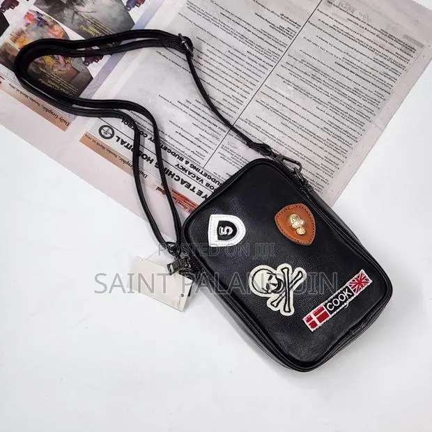Shoulder Bag · Photo 1