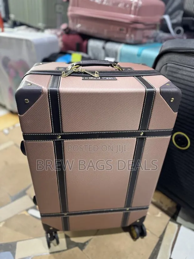 Premium Quality Rock Vintage Medium Size 24 Inches Traveling Bag. · Photo 1