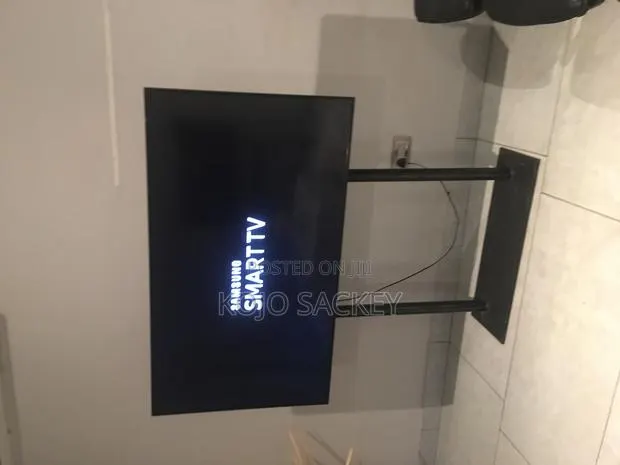 Tv Screen and Tv Stand Available for Rent · Photo 1