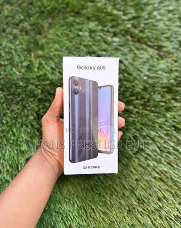 New Samsung Galaxy A05 64 GB White · Photo 1