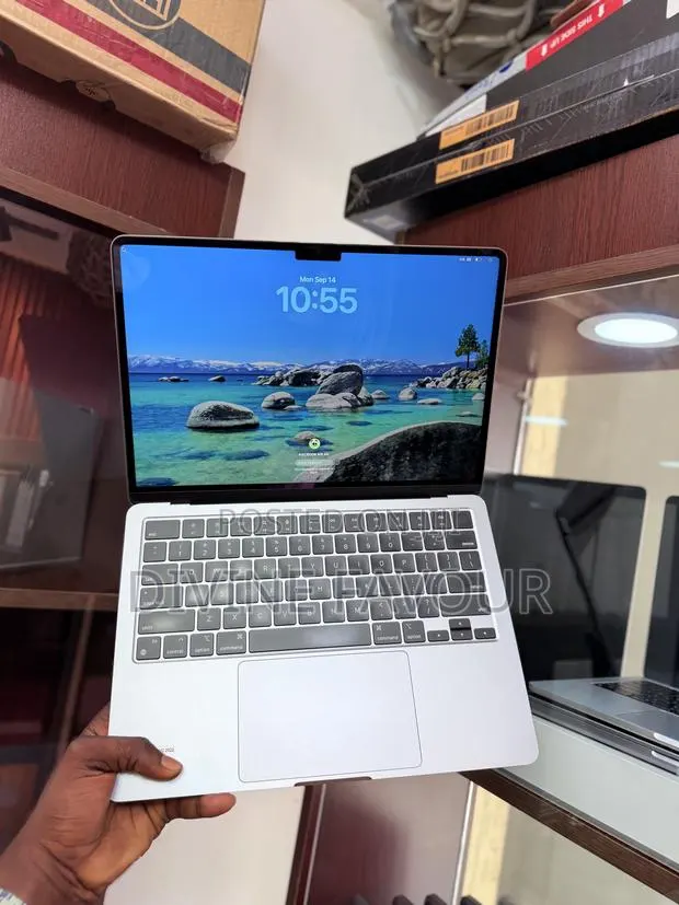 Laptop Apple MacBook Air 2022 M2 8GB Apple M2 SSD 256GB · Photo 1