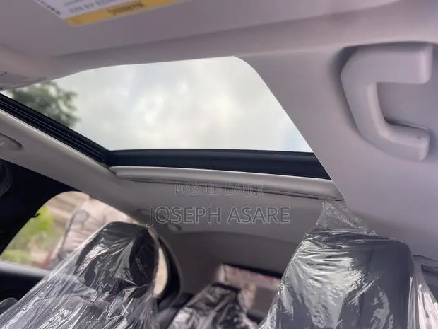 Mercedes-Benz E300 2018 White · Photo 1