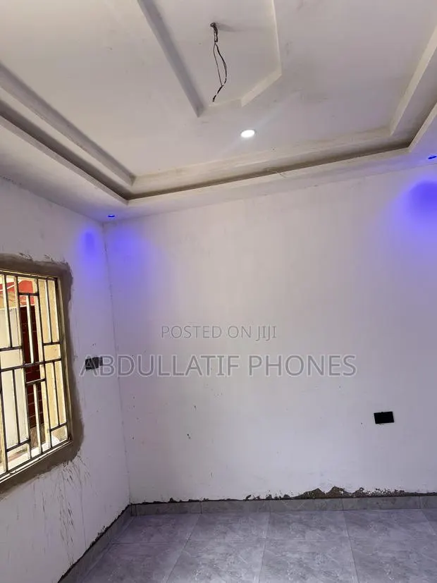 Newly Built Single Room · Photo 2