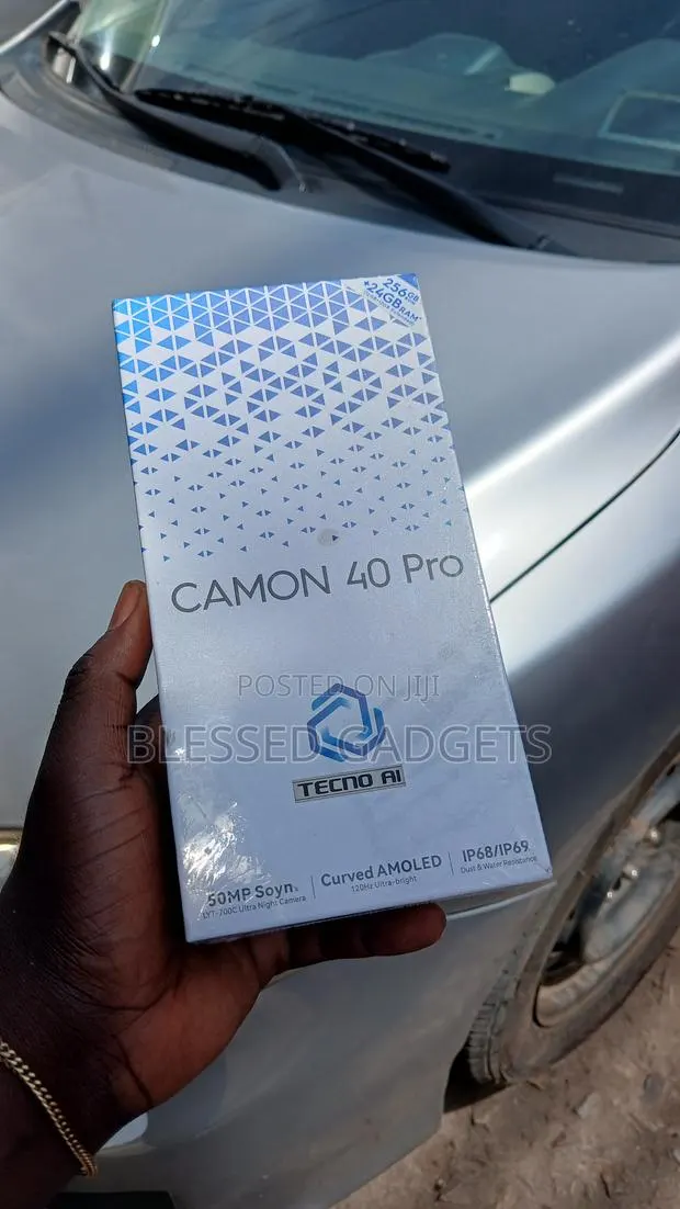 New Tecno Camon 40 Pro 5G 256 GB Gold · Photo 1