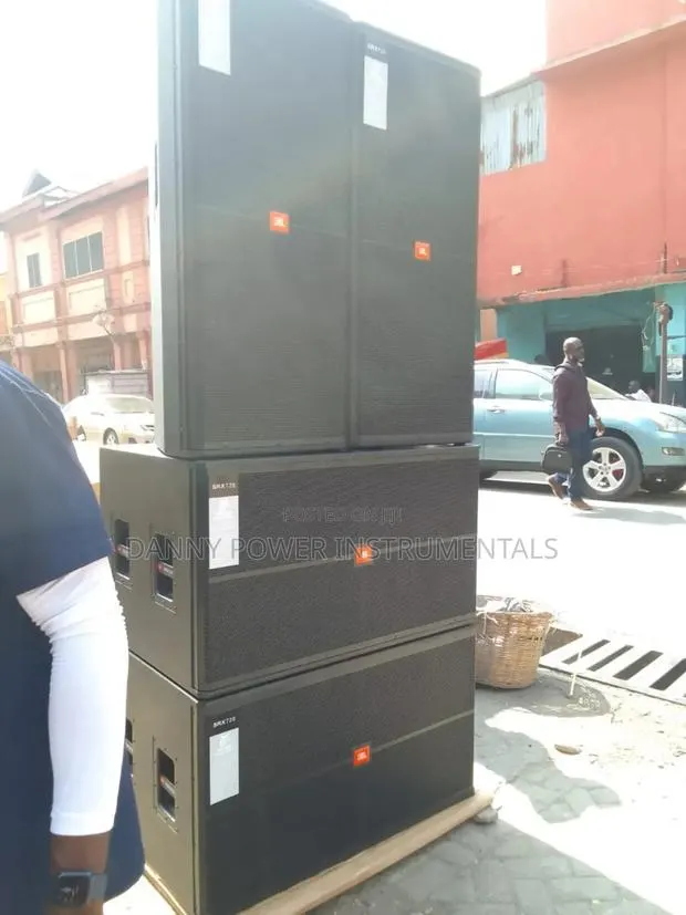 Set of JBL Speakers and Set of Amplifiers in Rack · Photo 1