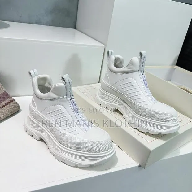 Alexander McQueen White Shoe · Photo 1