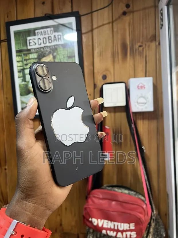 Apple iPhone 16 Plus 128 GB Gray · Photo 1