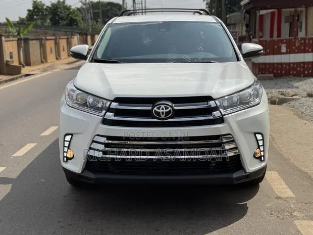 Toyota Highlander LE 4x4 V6 (3.5L 6cyl 8A) 2018 White · Photo 1