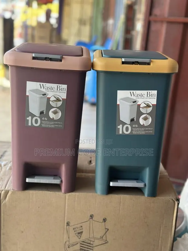 10 Liter Plastic Step-on Dustbin With Double Cover · Photo 1