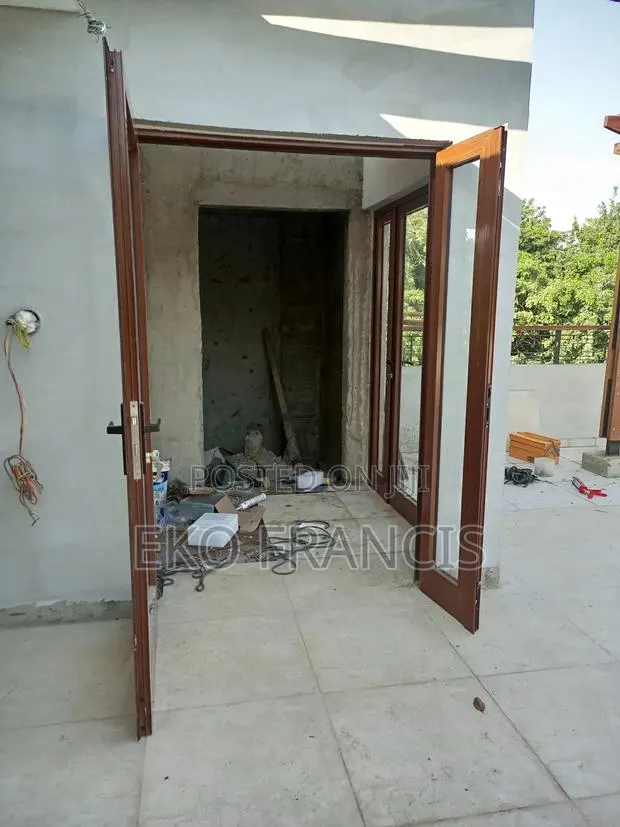 Hinge Door. One and Half DOOR · Photo 1