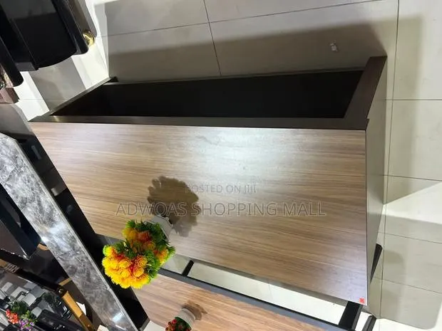 Quality Center Table · Photo 1