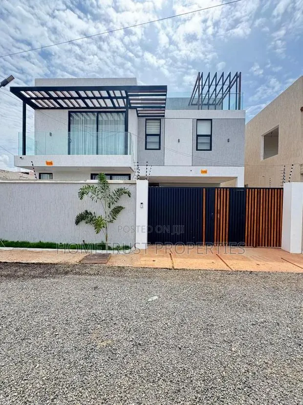 4bdrm Duplex in Madina Ritz Junction, Barrier for sale · Photo 1