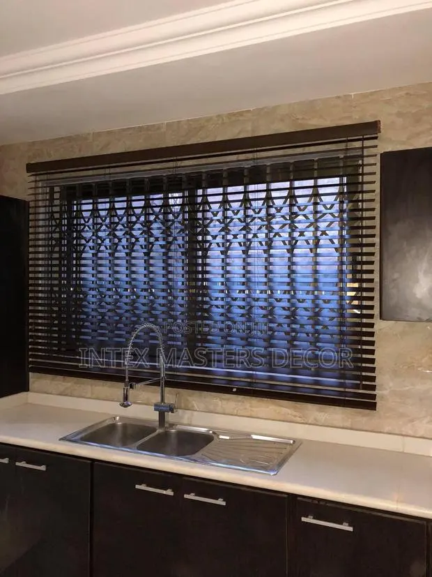 Coffee Wooden Blinds · Photo 1