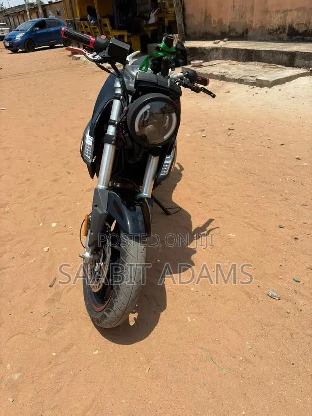 Voge 300R 2025 Black · Photo 1