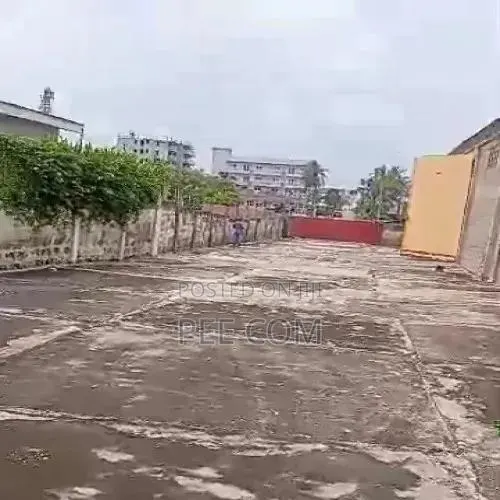 Warehouse For Sale :Square Meters At Labadi Polyclinic · Photo 1