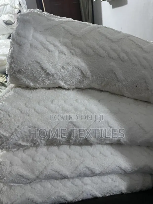 Zigzag Designed Blankets With 2 Pillowcases · Photo 1
