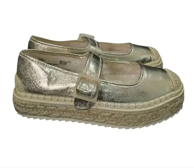 Steve Madden Girl Gold Sandal · Photo 1