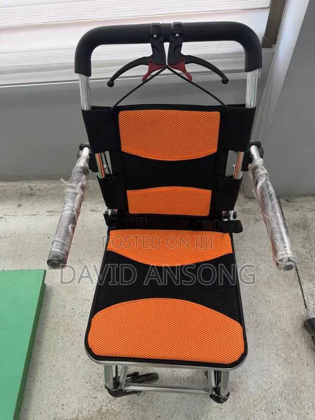 Foldable Wheelchair · Photo 1