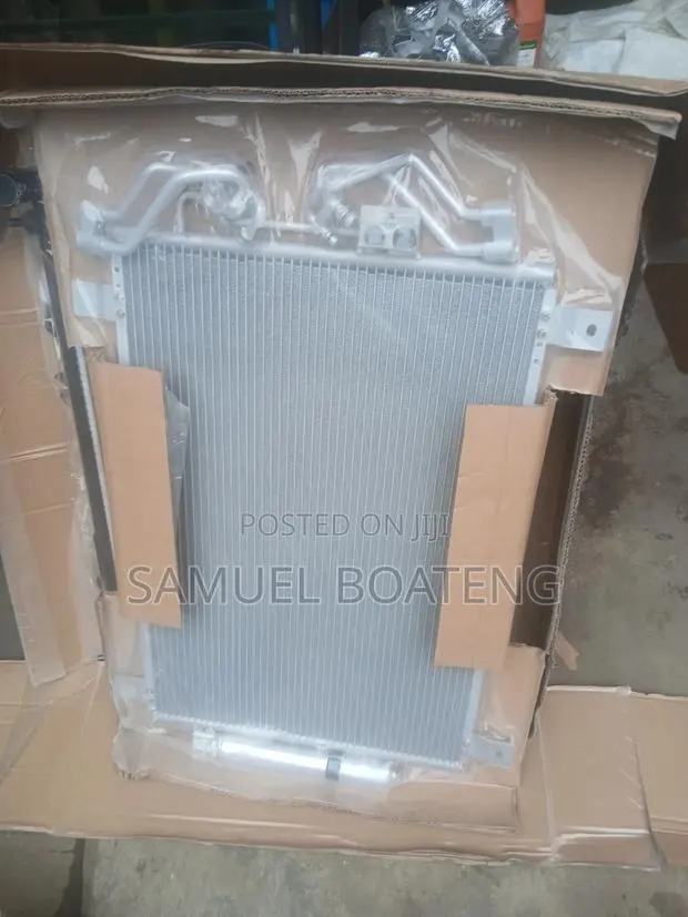 Nissan Pathfinder 2017 to 2020 Radiator Condenser · Photo 1