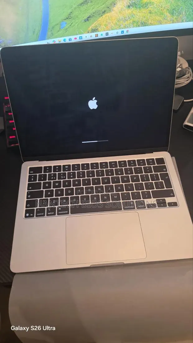 New Laptop Apple MacBook Air 2025 M4 16GB Apple M4 SSHD (Hybrid) 256GB · Photo 1