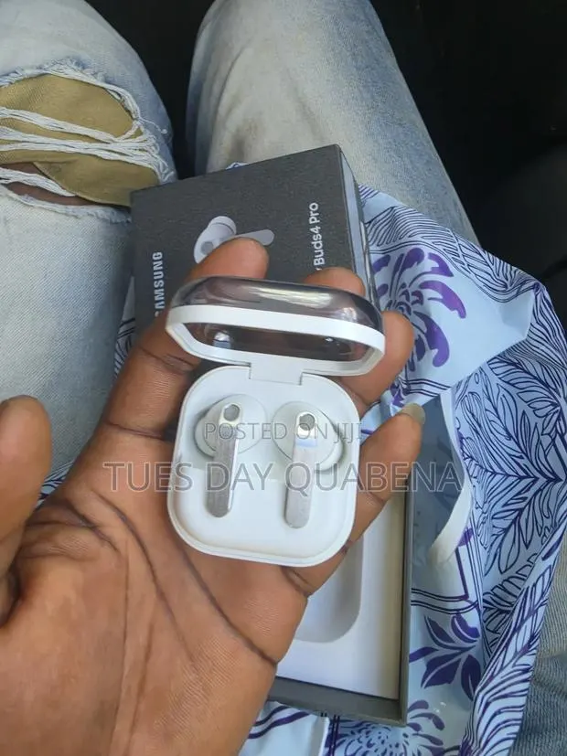 Samsung Galaxy Buds 4 Pro (White( · Photo 1