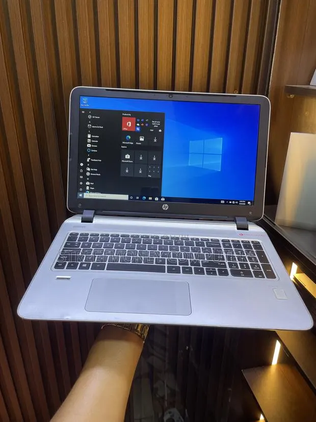 Laptop HP Pavilion 15 8GB Intel Core i3 SSD 256GB · Photo 1