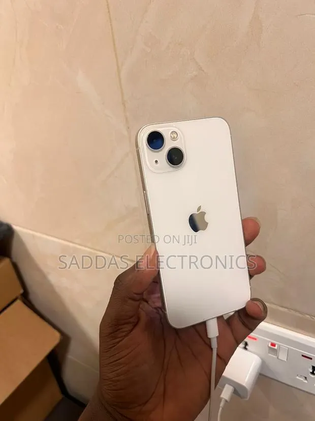 Apple iPhone 13 128 GB White · Photo 1