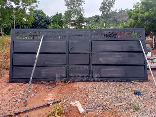 DCM Metal Sliding Gate · Photo 1