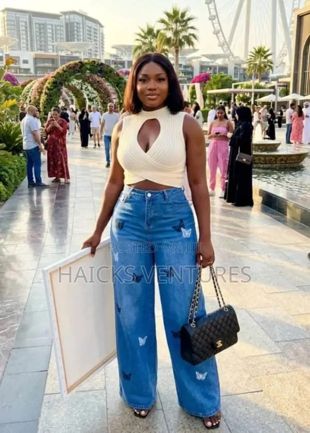 Ladies Baggy Jeans · Photo 1