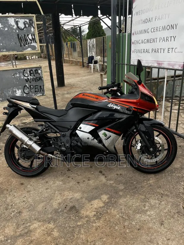 Kawasaki 2010 Black · Photo 1