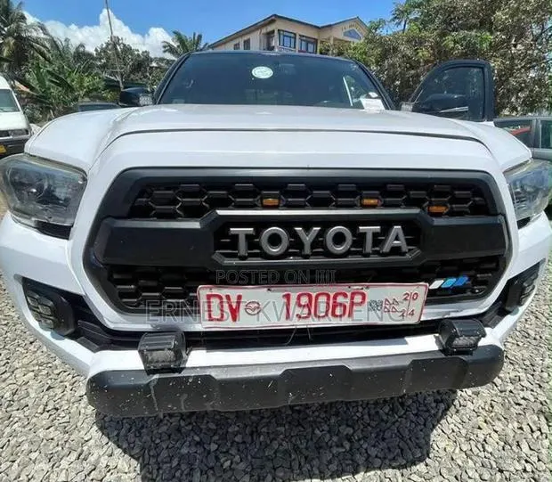 Toyota Tacoma Limited 2017 White · Photo 1