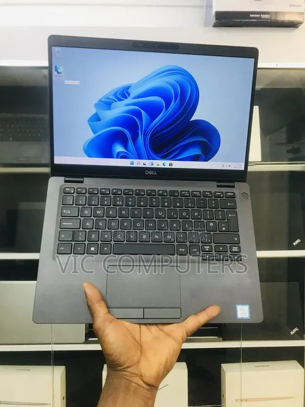 Laptop Dell Latitude 5300 8GB Intel Core i7 SSD 256GB · Photo 1