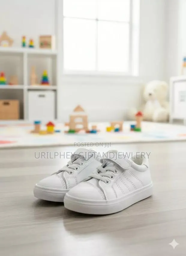 White Kids Sneakers Size 23 · Photo 1