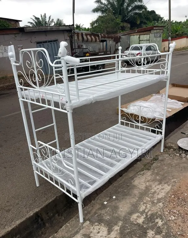 Metallic Bunk Bed · Photo 1